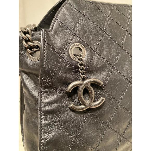 CHANEL Black Leather Crave Tote Bag - Picture 5 of 9